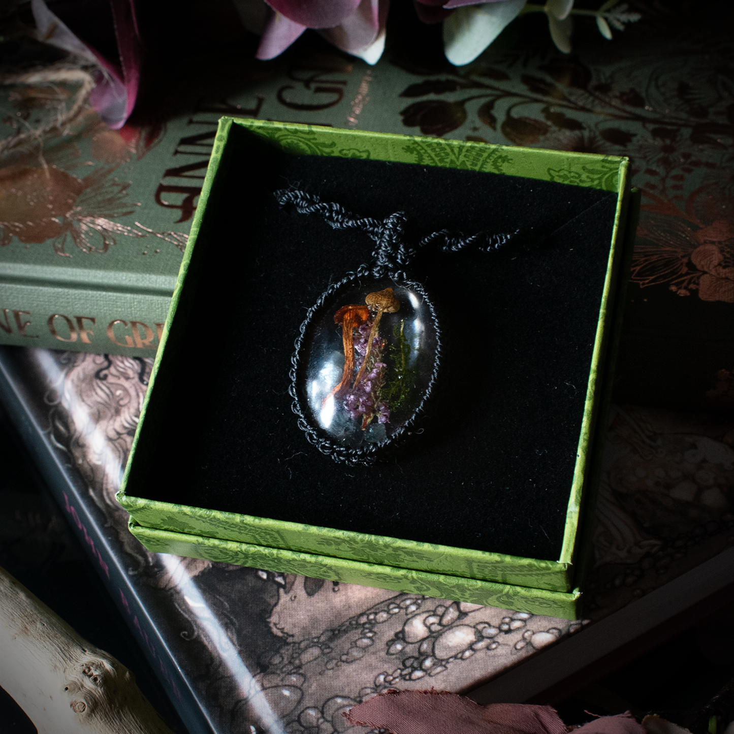 Heart of the Moors Necklace (Black)
